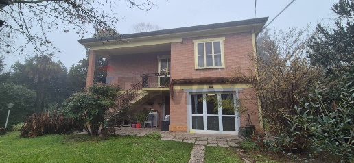 casa indipendente in vendita a Ferrara in zona Centro Storico