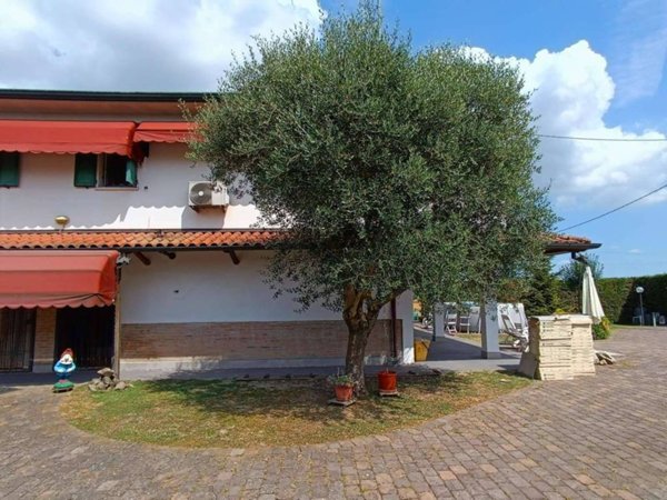 casa indipendente in vendita a Ferrara