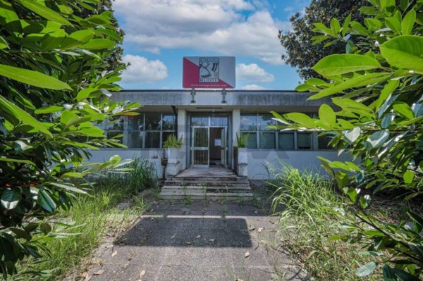 locale commerciale in vendita a Ferrara in zona Porotto / Cassana