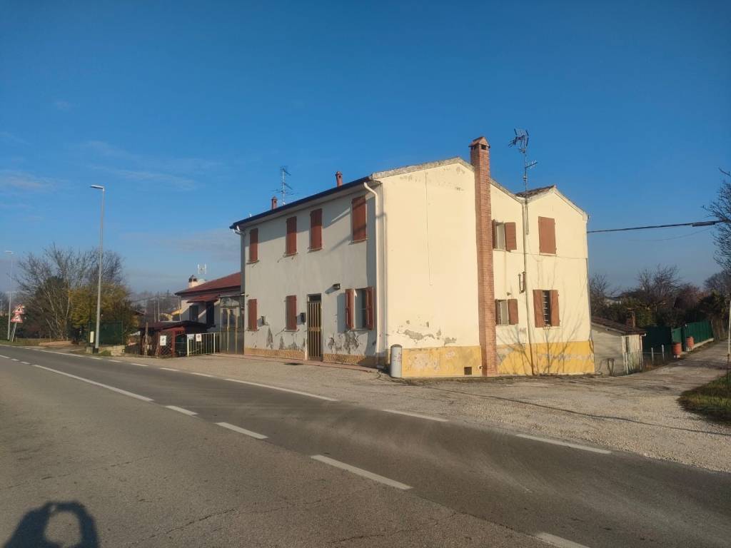 casa indipendente in vendita a Ferrara in zona Porotto / Cassana