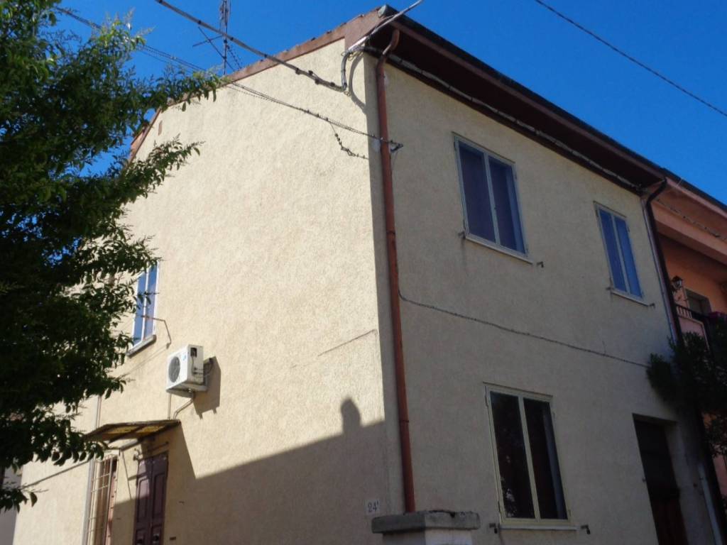 casa indipendente in vendita a Ferrara