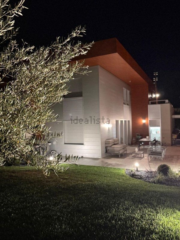 casa indipendente in vendita a Ferrara