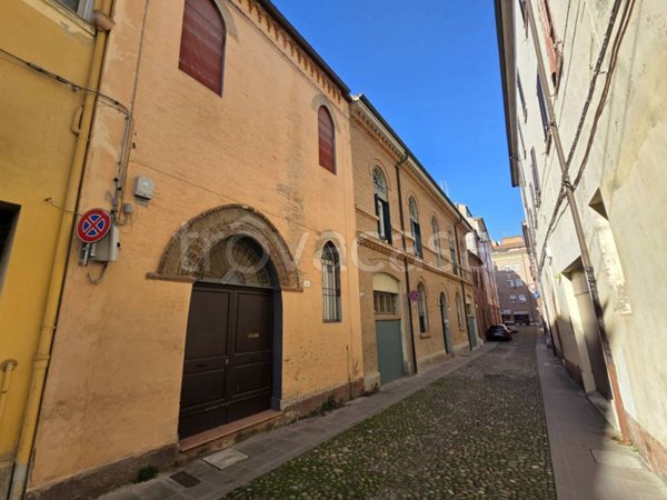 casa indipendente in vendita a Ferrara in zona Centro Storico