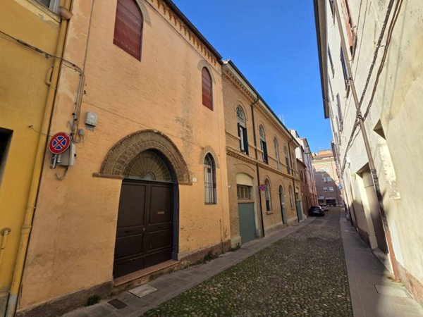 casa indipendente in vendita a Ferrara