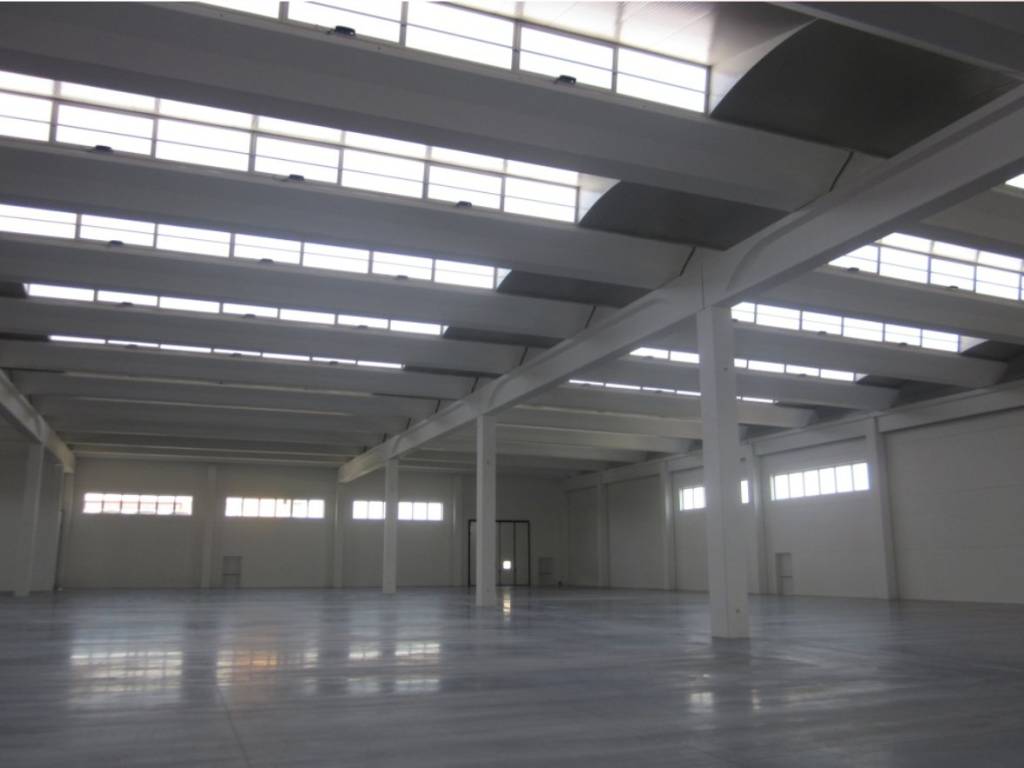 locale commerciale in vendita a Ferrara in zona Villanova