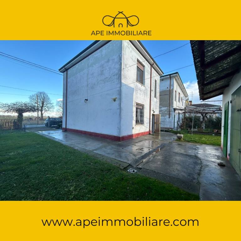 casa indipendente in vendita a Ferrara in zona Casaglia