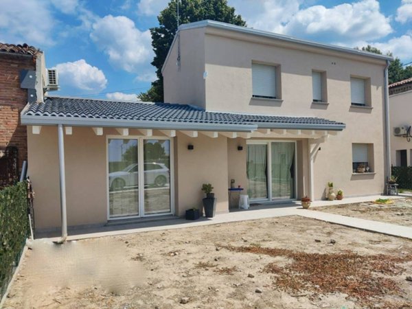 casa indipendente in vendita a Ferrara in zona Casaglia
