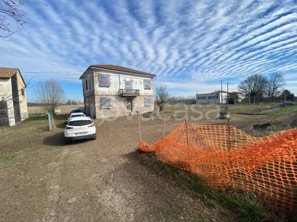casa indipendente in vendita a Ferrara in zona Centro Storico