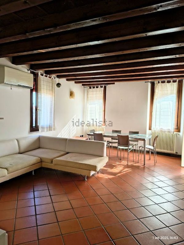 appartamento in vendita a Ferrara in zona Centro Storico