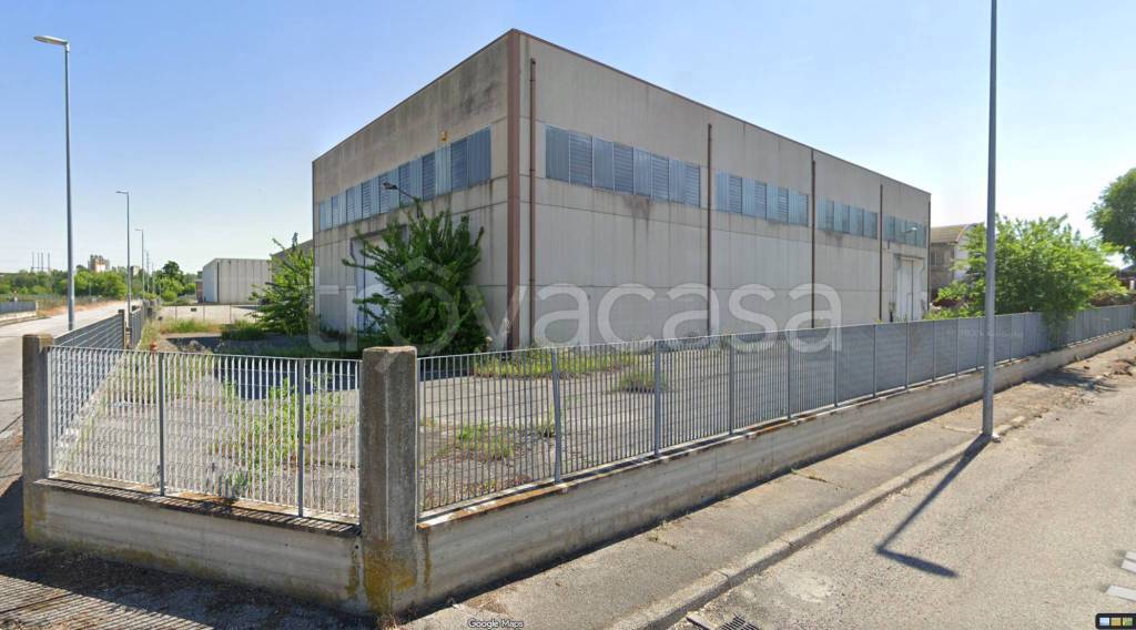 locale commerciale in vendita a Ferrara in zona Porotto / Cassana