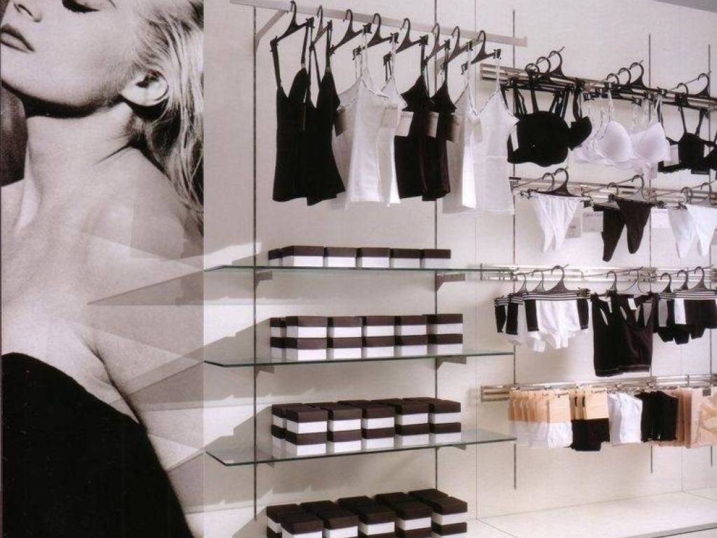 negozio in vendita a Ferrara in zona Centro Storico