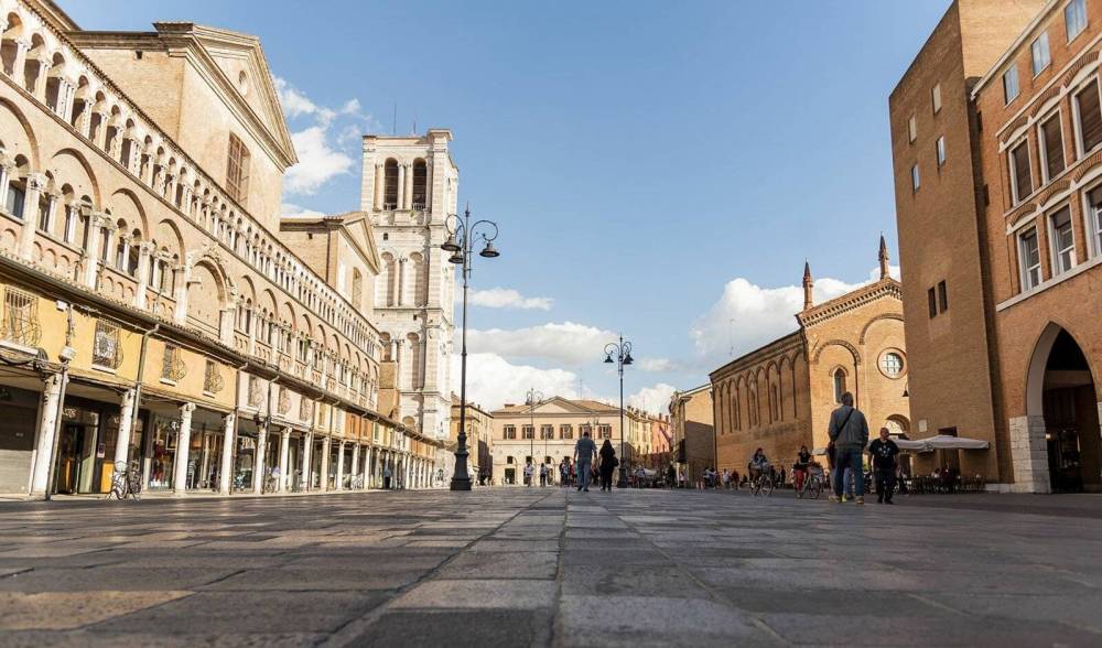 negozio in vendita a Ferrara in zona Centro Storico