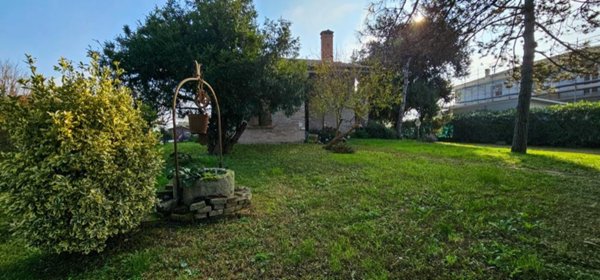 casa indipendente in vendita a Ferrara