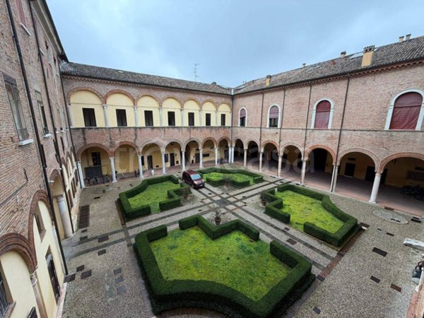 appartamento in vendita a Ferrara in zona Centro Storico