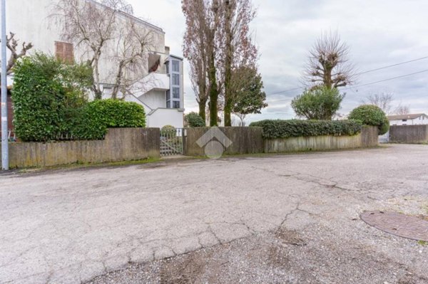 casa indipendente in vendita a Ferrara in zona San Martino