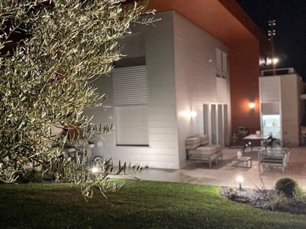 casa indipendente in vendita a Ferrara