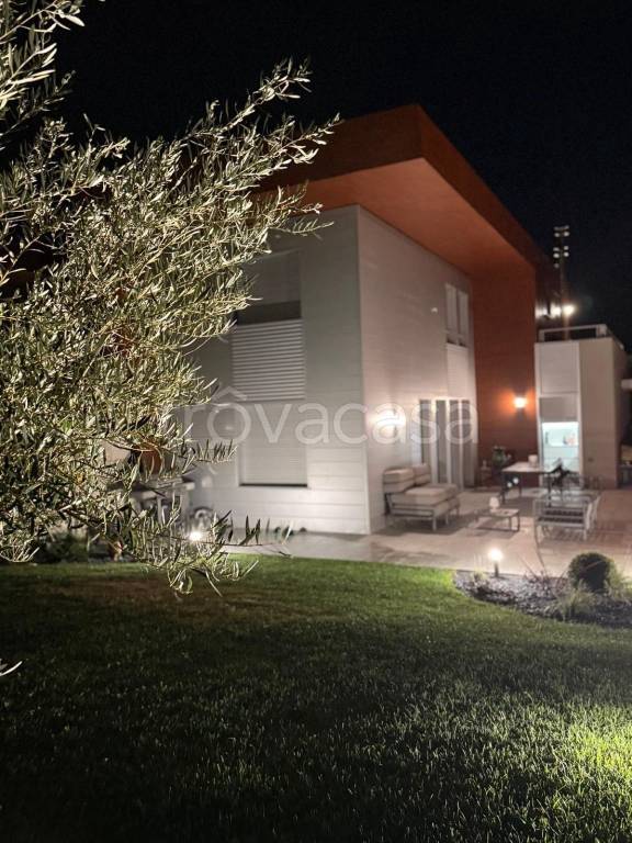 casa indipendente in vendita a Ferrara