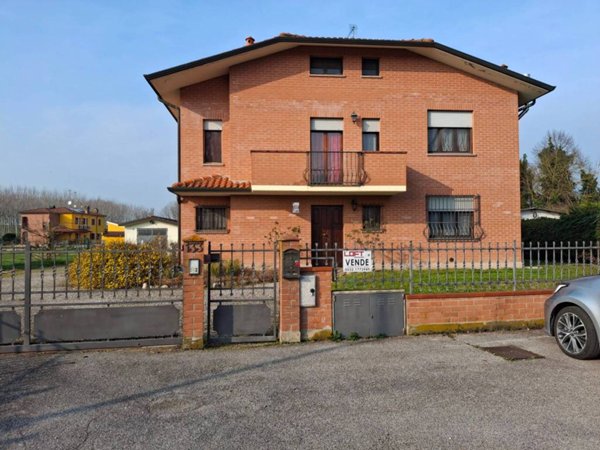 casa indipendente in vendita a Ferrara