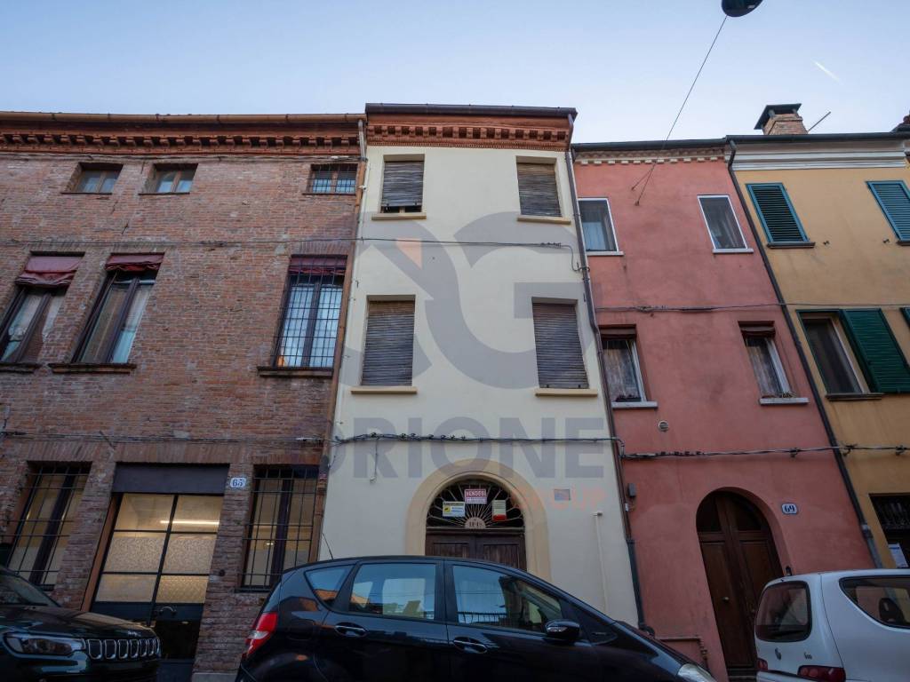 casa indipendente in vendita a Ferrara