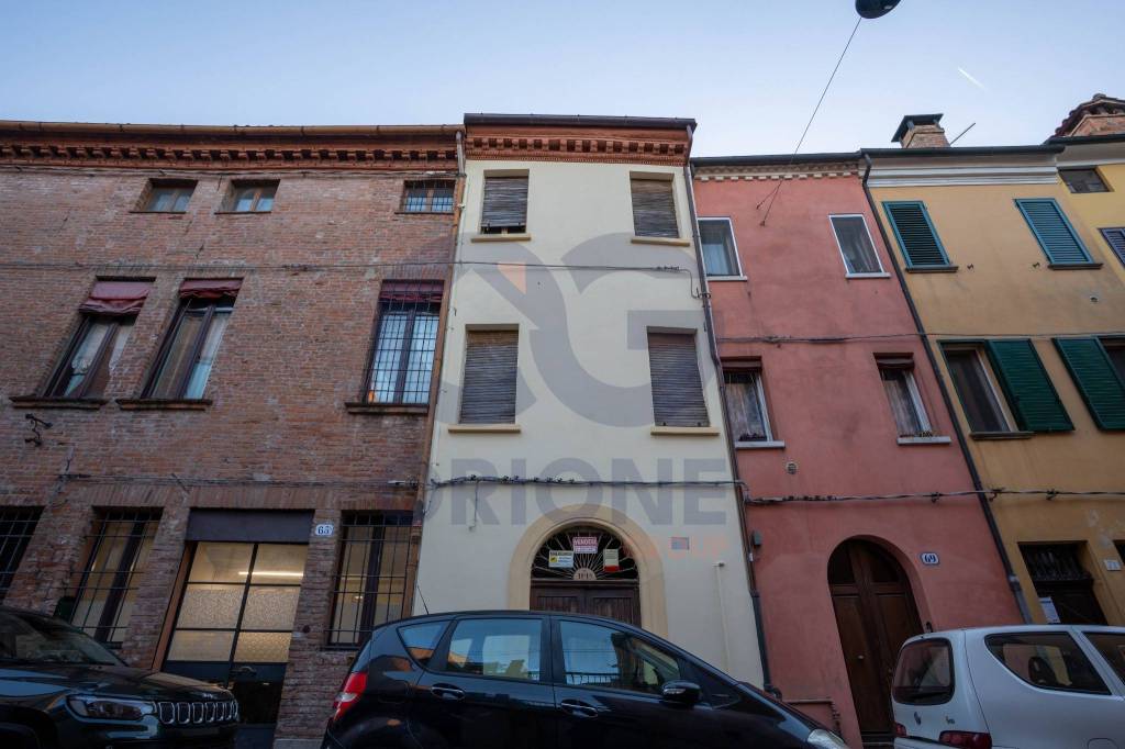 casa indipendente in vendita a Ferrara