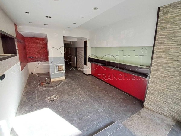 negozio in vendita a Ferrara in zona Centro Storico