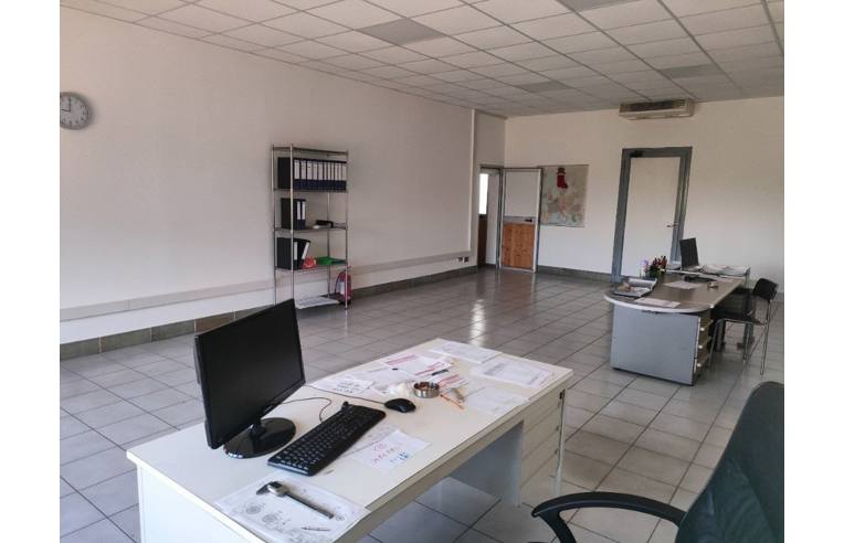 locale commerciale in vendita a Ferrara in zona Monestirolo