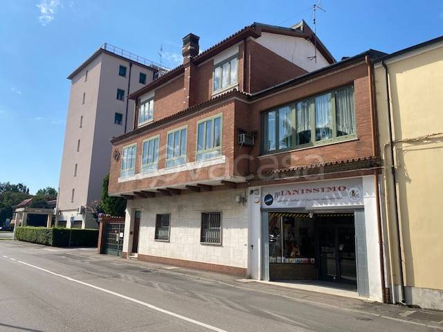 casa indipendente in vendita a Ferrara