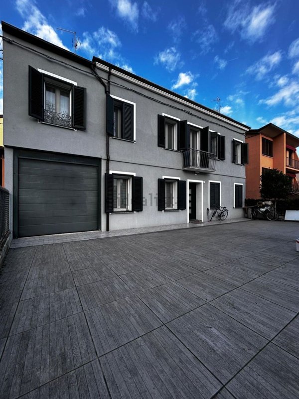 casa indipendente in vendita a Ferrara