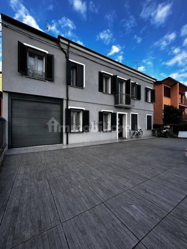 casa indipendente in vendita a Ferrara