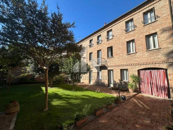 appartamento in vendita a Ferrara in zona Centro Storico