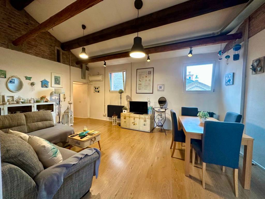 appartamento in vendita a Ferrara in zona Centro Storico