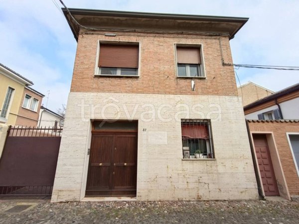 casa indipendente in vendita a Ferrara in zona Centro Storico