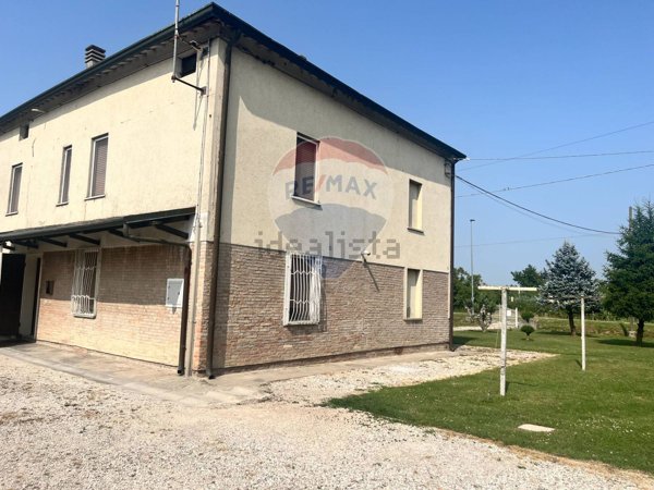 casa indipendente in vendita a Ferrara in zona Marrara