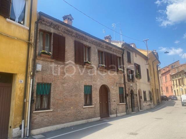 casa indipendente in vendita a Ferrara in zona Centro Storico