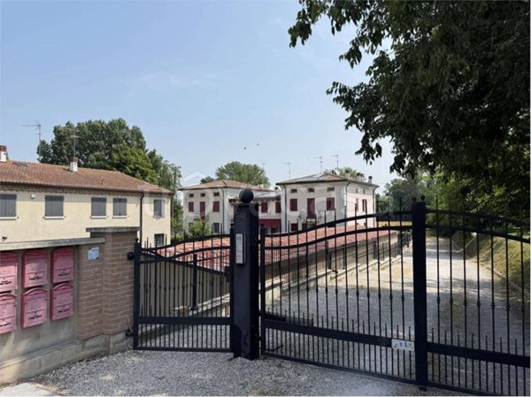casa indipendente in vendita a Ferrara in zona Cona