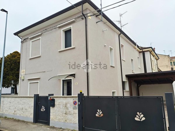casa semindipendente in vendita a Ferrara