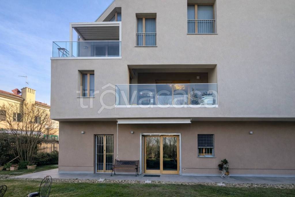 appartamento in vendita a Ferrara in zona Centro Storico