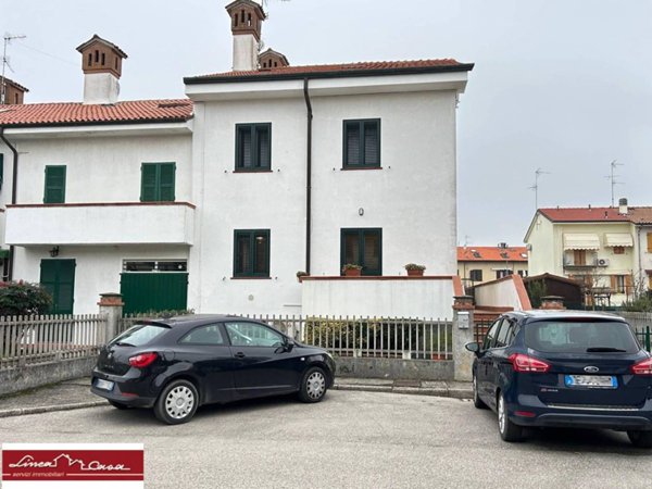 casa indipendente in vendita a Ferrara in zona Monestirolo