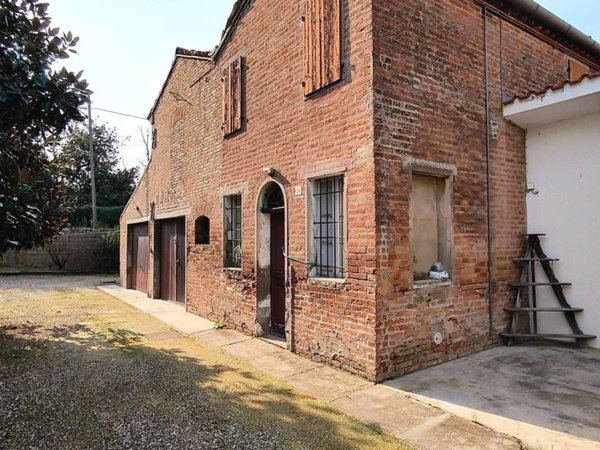 casa indipendente in vendita a Ferrara in zona San Martino