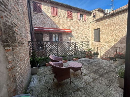 appartamento in vendita a Ferrara in zona Centro Storico