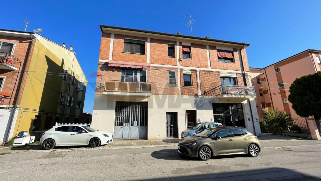 casa indipendente in vendita a Ferrara