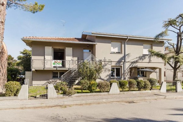 casa indipendente in vendita a Ferrara