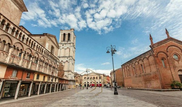 negozio in vendita a Ferrara in zona Centro Storico