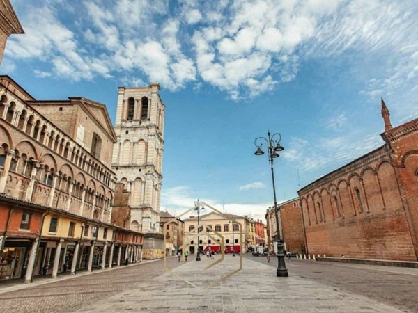 negozio in vendita a Ferrara in zona Centro Storico