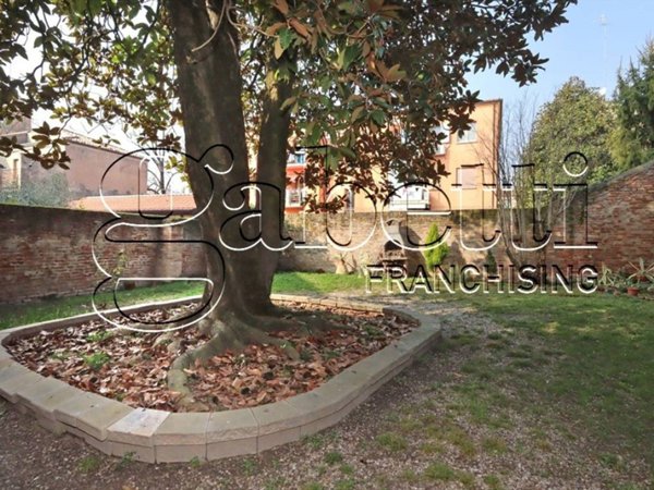 appartamento in vendita a Ferrara in zona Centro Storico