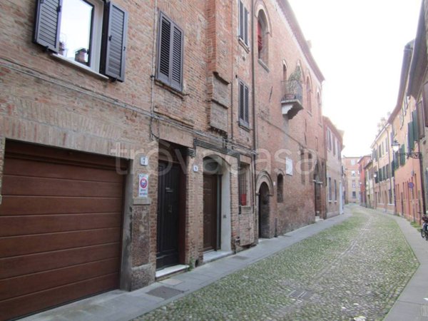 appartamento in vendita a Ferrara in zona Centro Storico