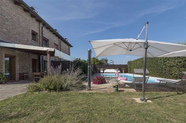 casa indipendente in vendita a Ferrara in zona Baura