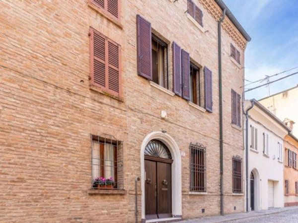 casa indipendente in vendita a Ferrara in zona Centro Storico