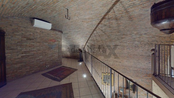 locale commerciale in vendita a Ferrara in zona Centro Storico