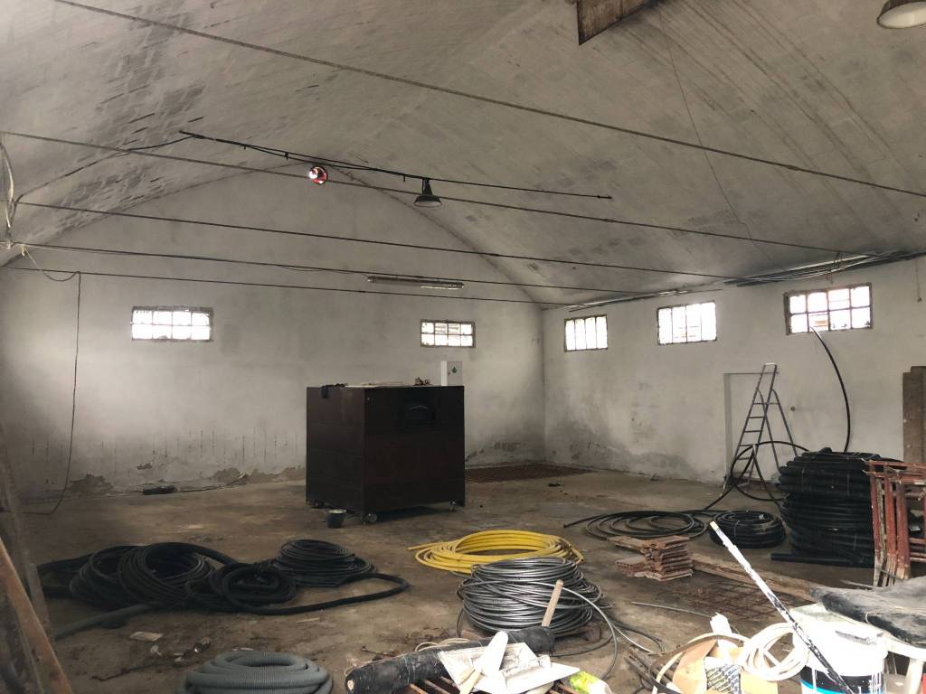 locale commerciale in vendita a Ferrara in zona Doro